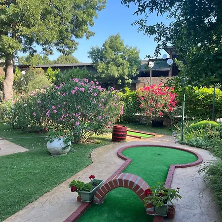 מלון Oleander House And Tennis Club 3*