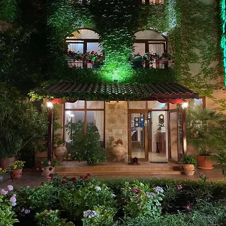 מלון Oleander House And Tennis Club