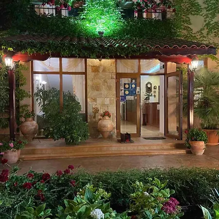 מלון Oleander House And Tennis Club 3*