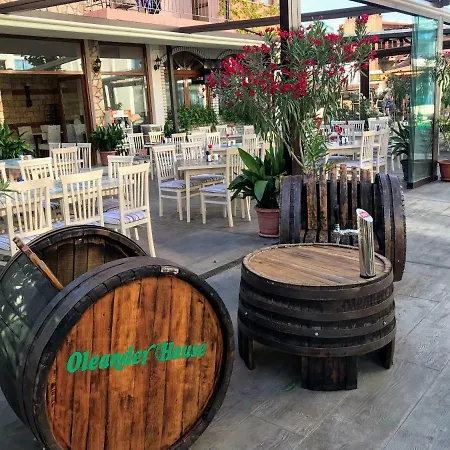 מלון Oleander House And Tennis Club 3*