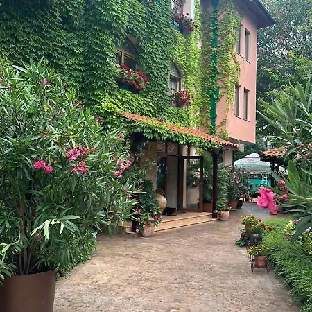 酒店 夹竹桃酒店和网球俱乐部 3*