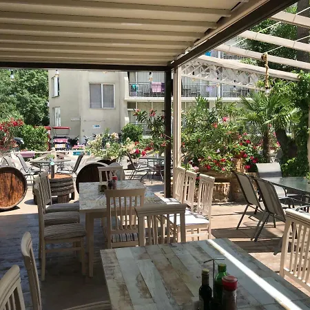 夹竹桃酒店和网球俱乐部 3* 阳光海滩