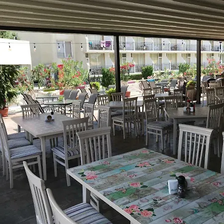 夹竹桃酒店和网球俱乐部 3* 阳光海滩