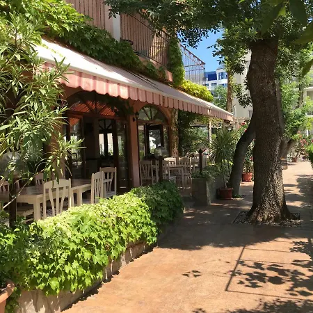 夹竹桃酒店和网球俱乐部 酒店 3*