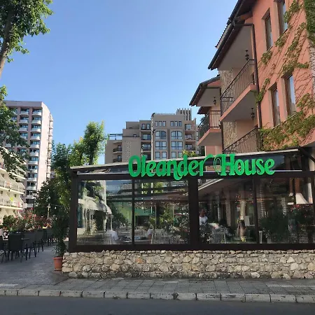 夹竹桃酒店和网球俱乐部 3*