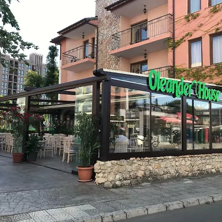 מלון Oleander House And Tennis Club