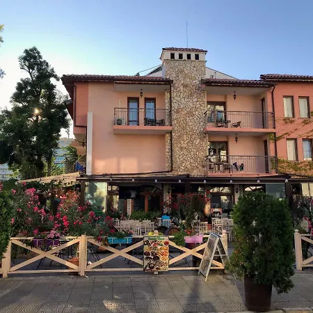 夹竹桃酒店和网球俱乐部 3*