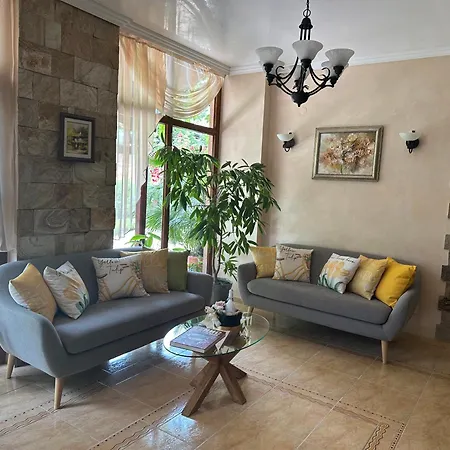 Oleander House And Tennis Club Szálloda